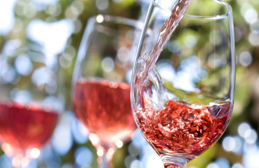 Pourquoi le vin rosé est-il rosé ?